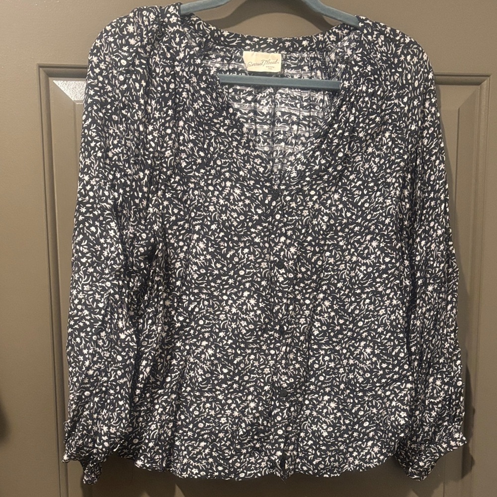 Universal Thread Black and White Floral Blouse